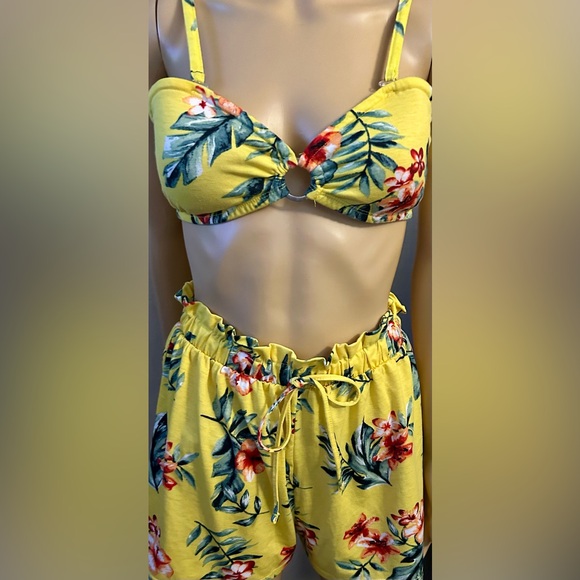 No Boundaries, top and shorts set. Yellow floral. Sz M (7-9) - Picture 3 of 7